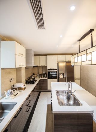 新中式别墅设计厨房吊灯装修效果图片