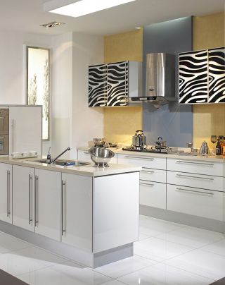 现代厨房背景墙设计装修效果图