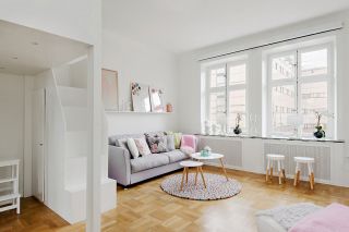 小户型单身公寓客厅仿木地板瓷砖装修效果图片