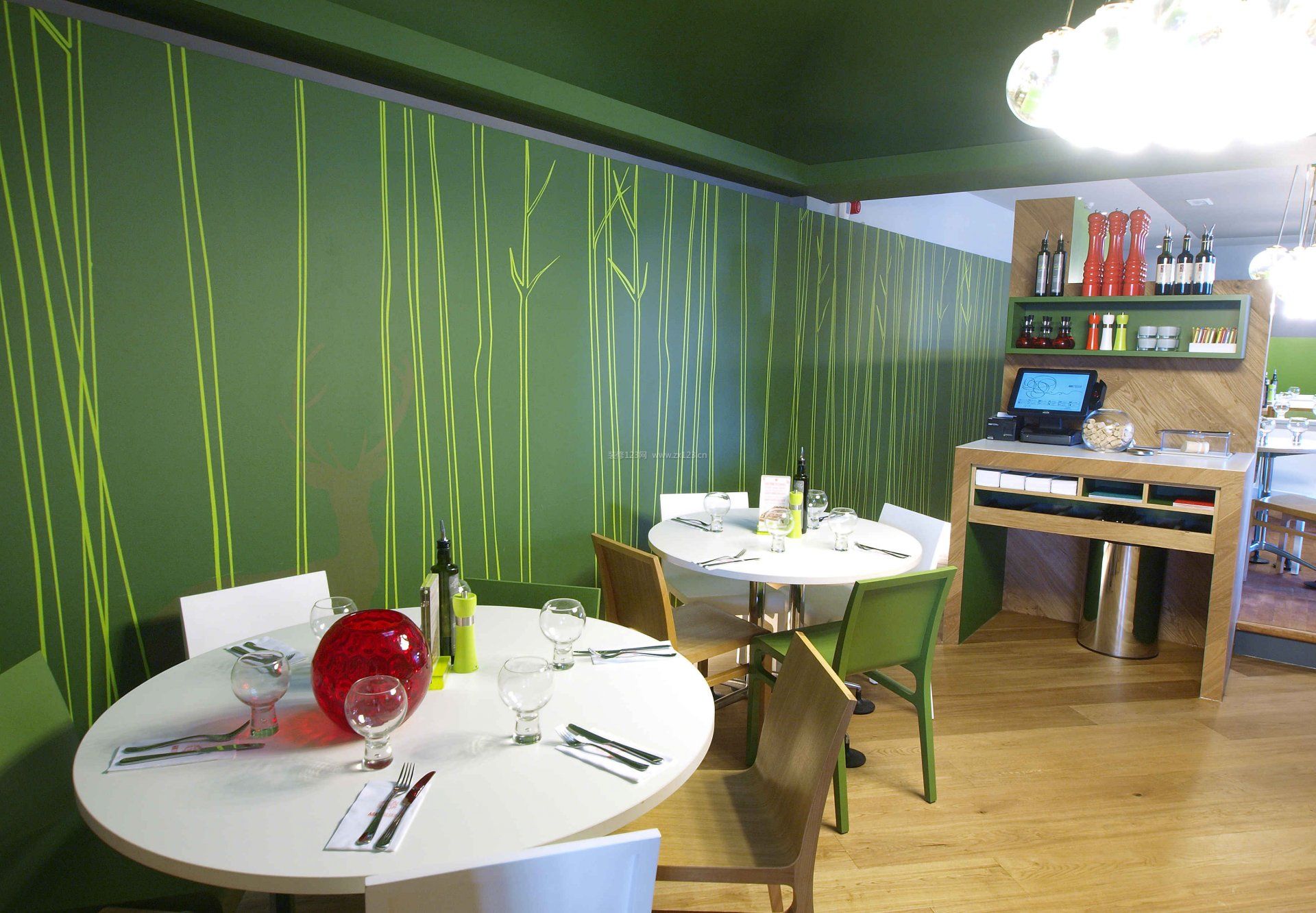 餐馆门面室内绿色墙面装修效果图片