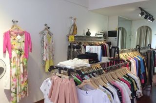 休闲女服装店面设计装修效果图