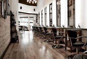 小型理发店装修图片 浅灰色木地板装修效果图片