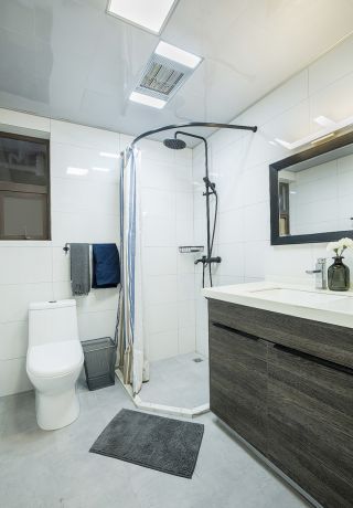 现代简约小户型设计卫生间淋浴隔断装修效果图片