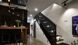 家装小户型室内楼梯扶手设计效果图