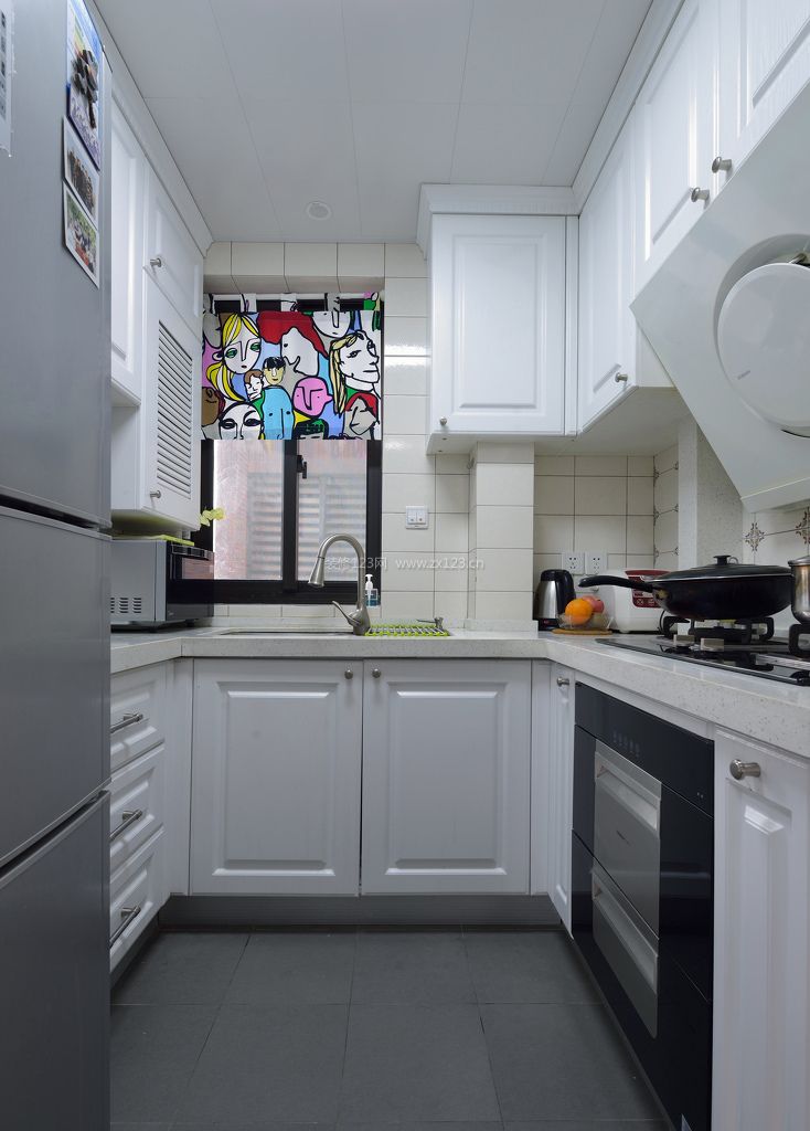 80后厨房白色橱柜装修效果图片2021