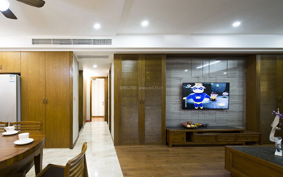 新中式风格客厅电视墙装修设计图片