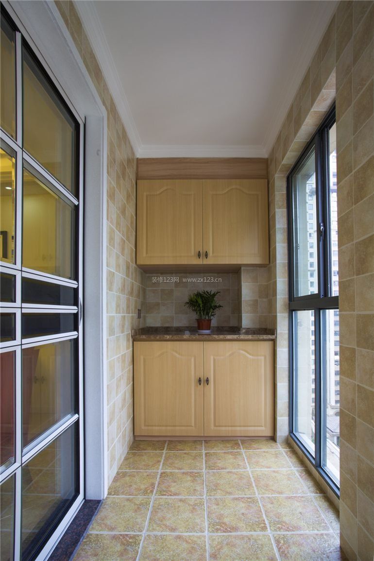 三居室家装阳台储物柜设计装修效果图片