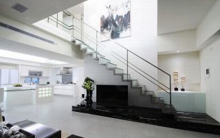 现代简约风格跃层房子楼梯装修设计图片大全2023