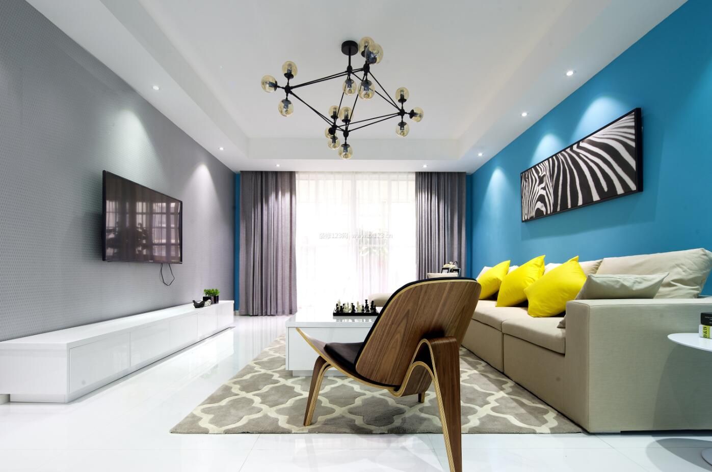现代客厅沙发背景墙蓝色墙面装修效果图片