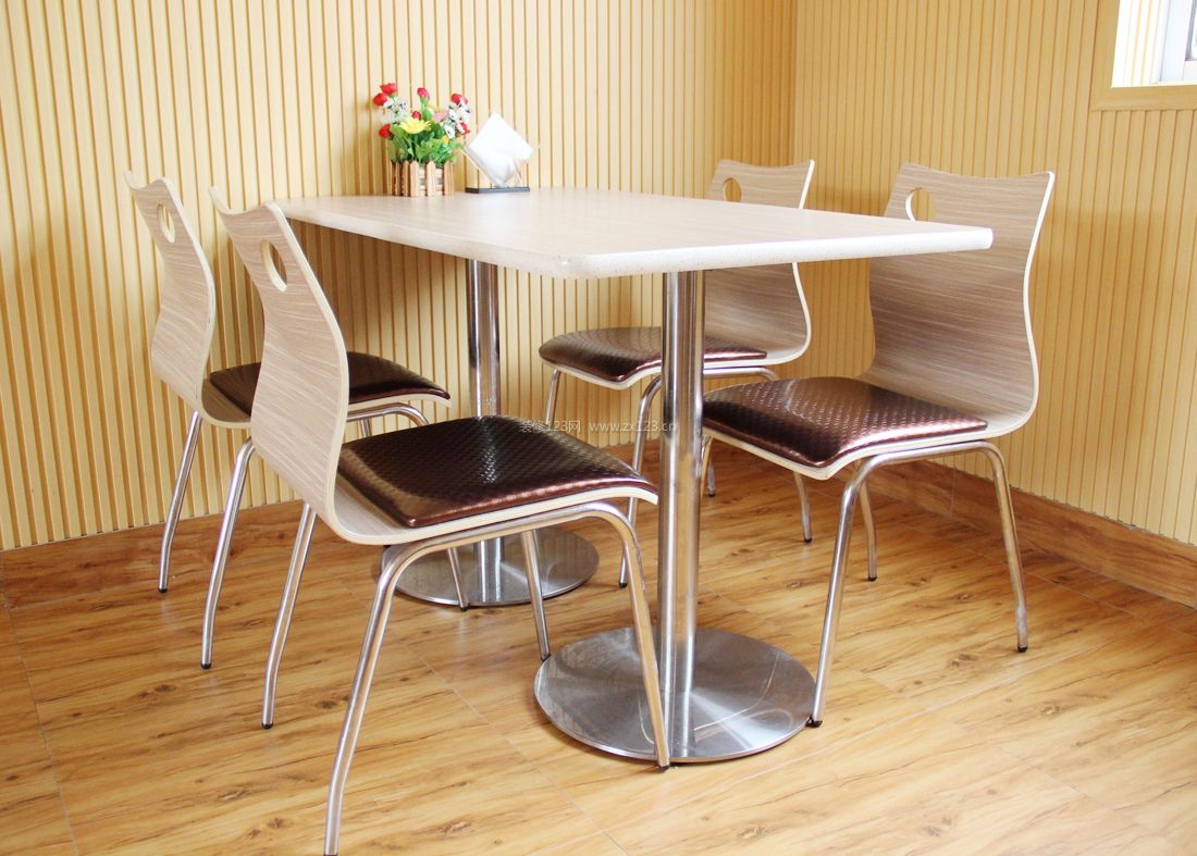 简约餐厅风格原木地板装修效果图片