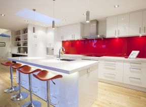 现代室内装修新式厨房效果图