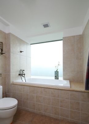 田园风室内大理石包裹浴缸装修效果图片