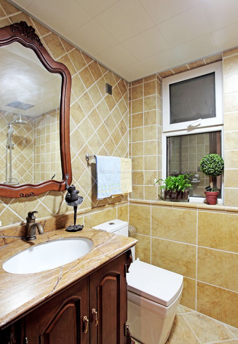 美式室内设计长方形卫生间装修效果图片