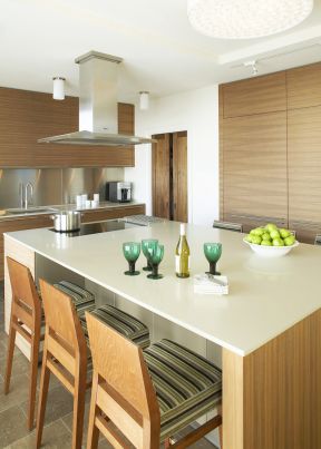 现代家装风格家庭厨房整体橱柜图片