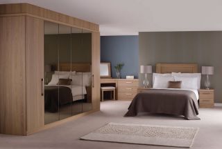 最新卧室家具五件套设计图片