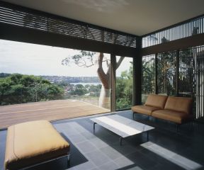 简约别墅设计带阳台的客厅装修效果图片