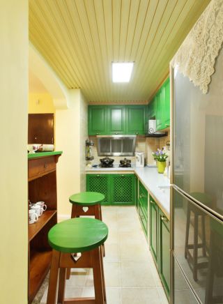 美式小户型家居设计厨房绿色橱柜装修效果图片