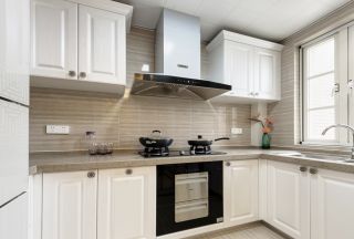 小户型简欧风格厨房白色橱柜装修效果图片