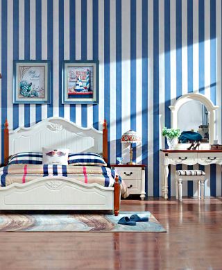 现代地中海风格卧室竖条壁纸装修效果图