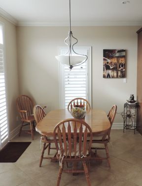 小户型家庭室内 餐桌椅子装修效果图片