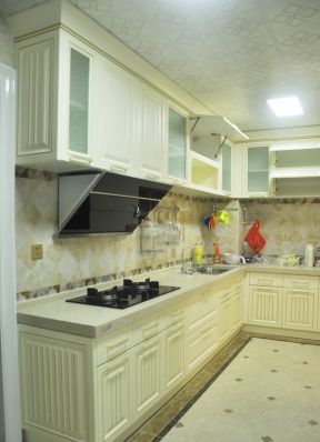 最新欧式整体厨房装修效果图片