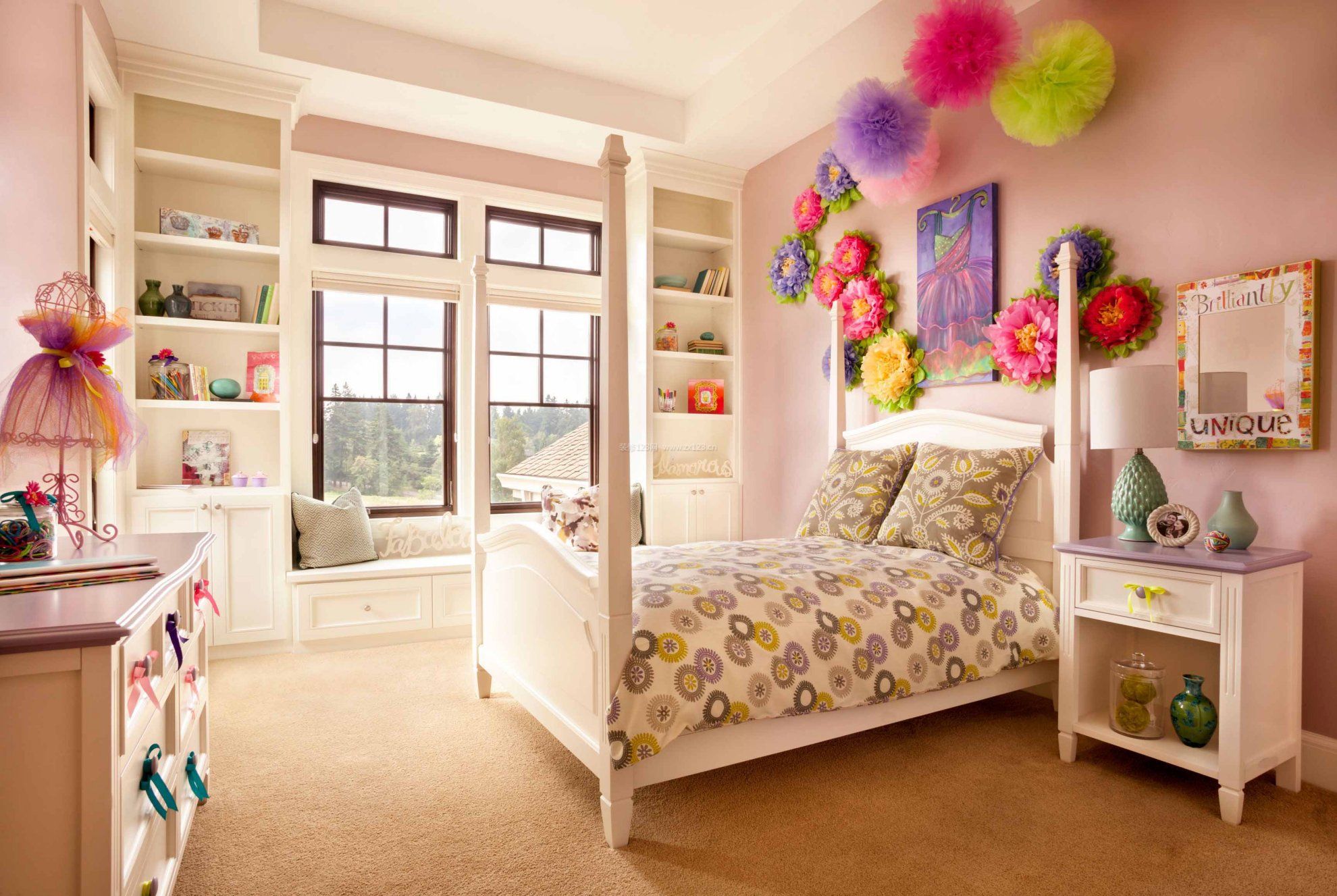 小女生卧室设计床头背景墙装修效果图片
