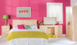 单身女生卧室粉色墙面装修效果图片