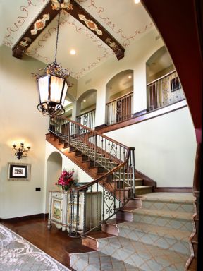 二层别墅楼梯设计装修效果图片