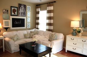小户型小客厅 纯色壁纸装修效果图片