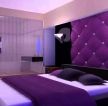 紫色卧室床头背景墙装修效果图片