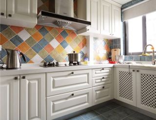 小面积厨房设计白色橱柜装修效果图片2023
