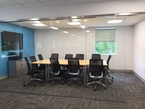 会议室吊顶 玻璃办公室装修效果图