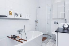 最新40平米卫生间按摩浴缸装修效果图片