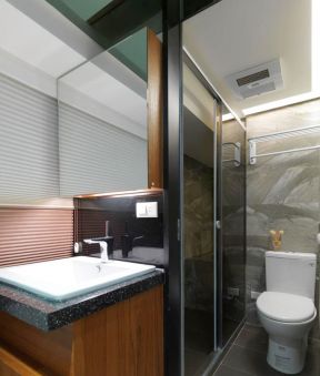 现代家居卫生间 镜子装修效果图片