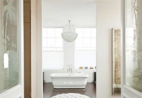 北欧风格浴室 白色浴缸装修效果图片