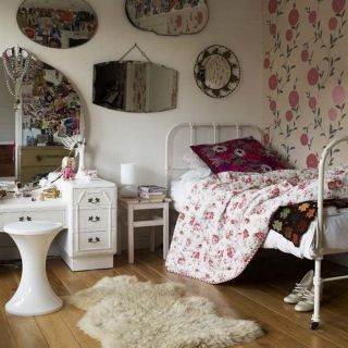 女生小卧室室内装饰设计效果图