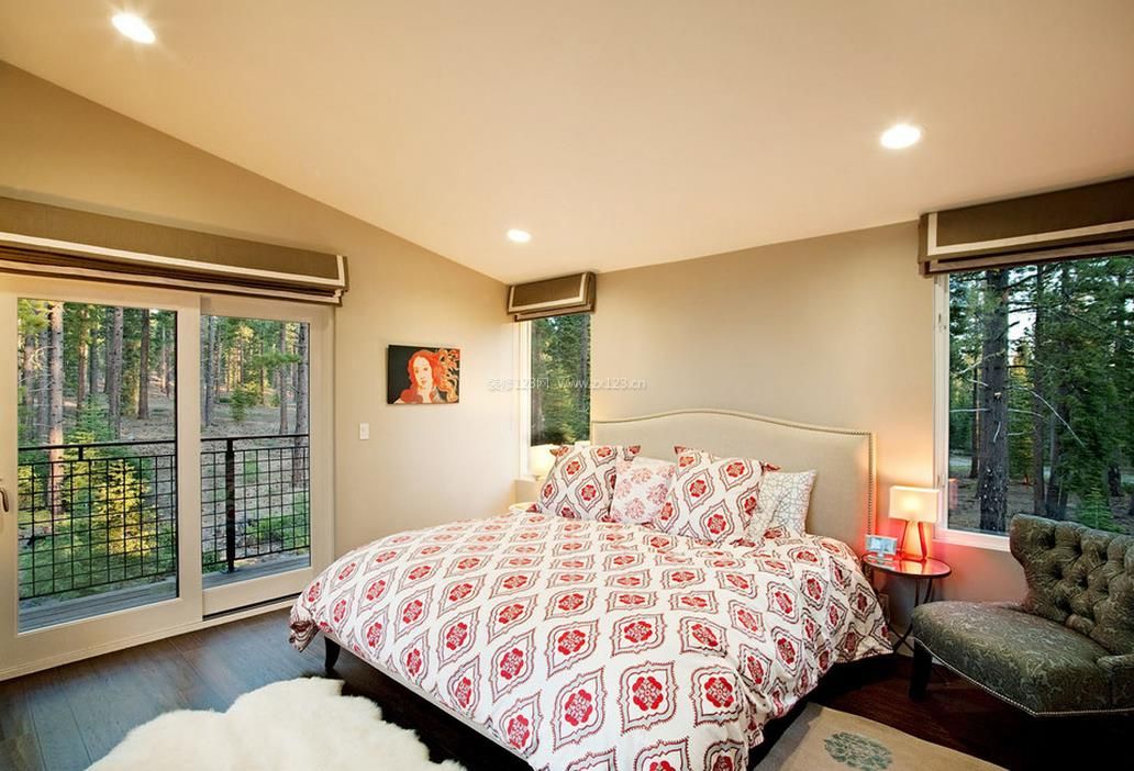 单身卧室纯色壁纸装修效果图片