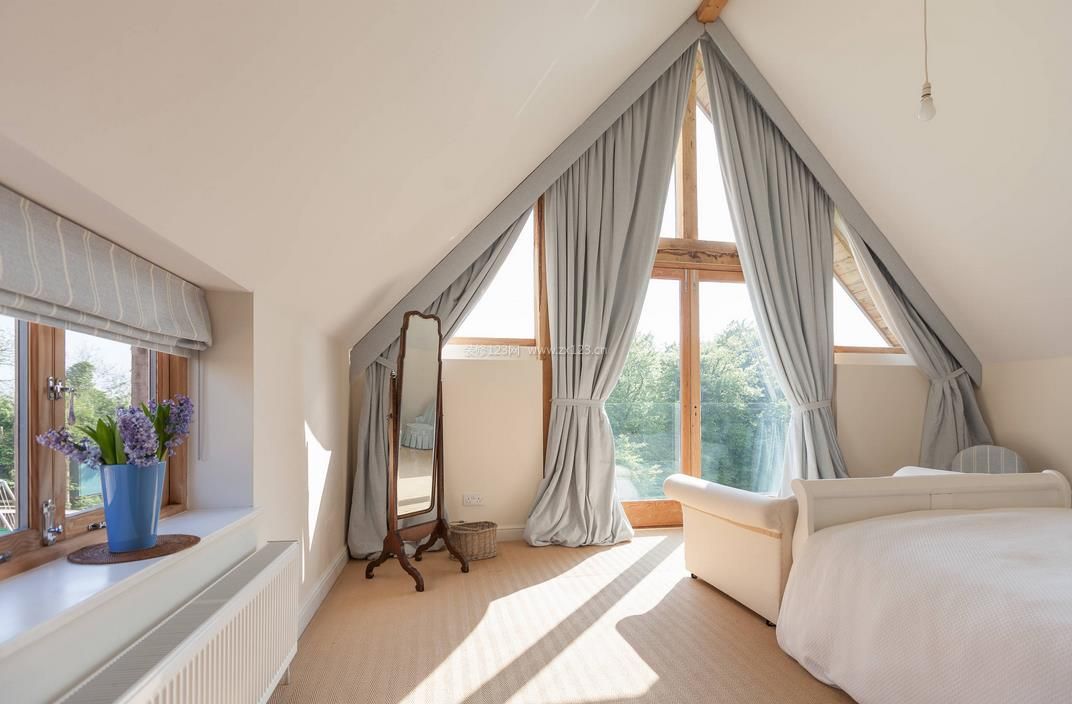 单身卧室纯色窗帘装修效果图片