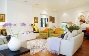 现代室内设计客厅浅黄色木地板装修效果图片