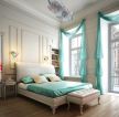 单身卧室绿色窗帘装修效果图 