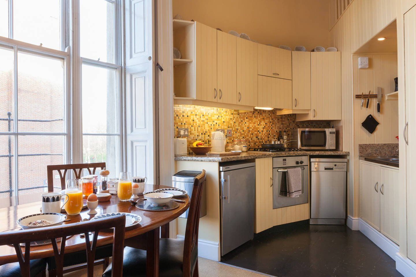 别墅简欧风格小型厨房餐厅设计装修效果图片