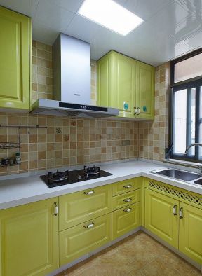 别墅简欧厨房装修效果图 绿色橱柜装修效果图片
