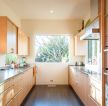 现代风格长方形厨房整体橱柜装修效果图