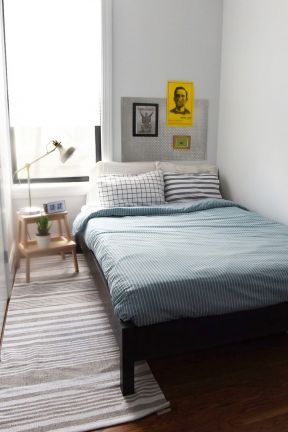 最新小卧室家具摆放设计图片