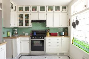 70平米两室一厅小厨房装饰 厨房吊柜图片