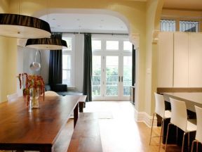 现代简约客厅与厨房隔断设计图片 