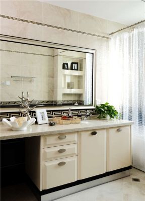 最新家居浴室整体浴室柜装修设计效果图片