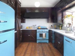 80后厨房风格 棕色橱柜装修效果图片