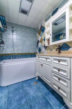 美式卫生间整体浴室柜设计装修效果图片