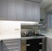 95平米三居室厨房实木橱柜装修效果图